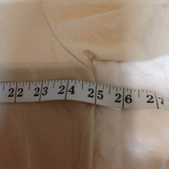 Hello Kitty Graphic T-Shirt Beige XXL -NWOT - Picture 4 of 6